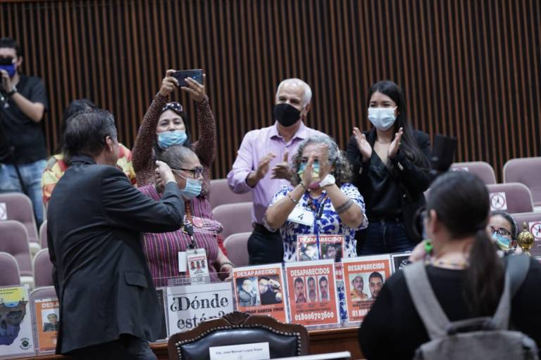 Celebran aprobación de ley de periodistas y activistas para Sinaloa