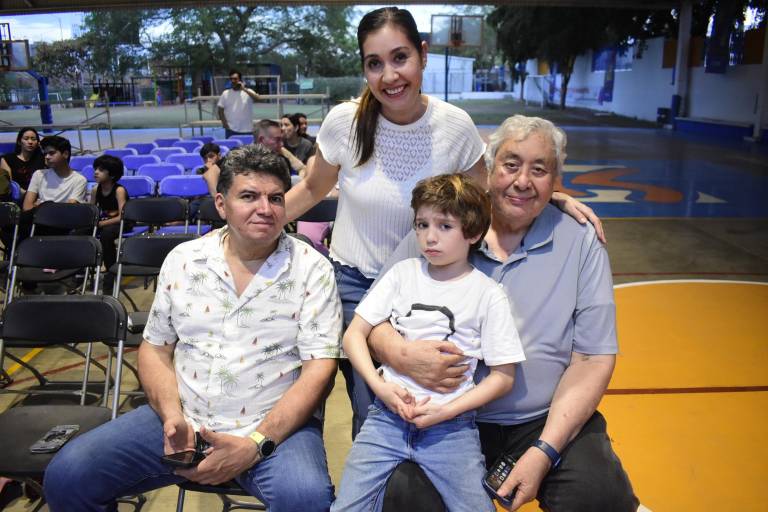 Brindan alumnos de la Escuela Activa Integral un homenaje a ‘Cri-Crí’