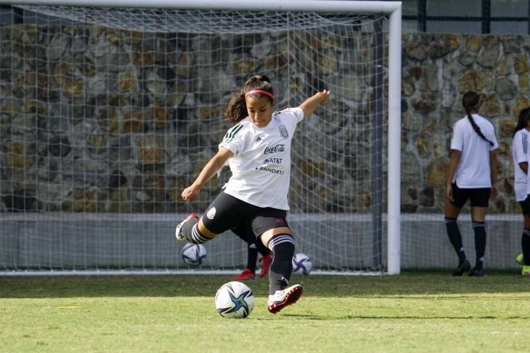 Mazatleca Cinthya Peraza debuta en triunfo de Selección Mexicana ante Argentina
