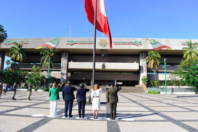 Gobierno de Sinaloa alza bandera de México por el Día de la Independencia