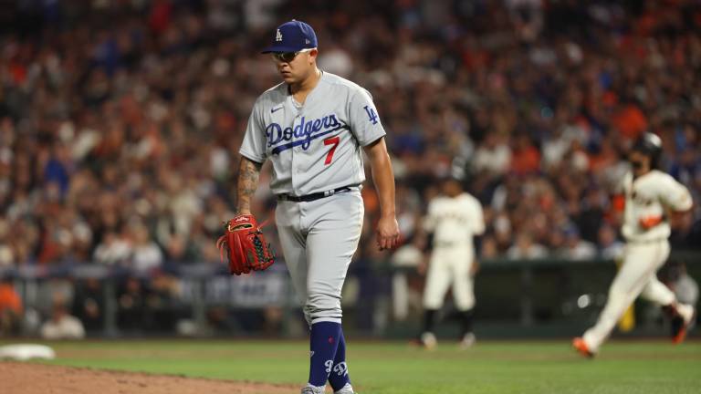 Julio Urías lanza este jueves.