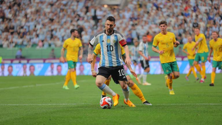 Con gol de Messi, Argentina vence a Australia