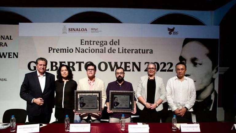 Jorge Ortega y Mario Sánchez Carbajal reciben el Premio Gilberto Owen.