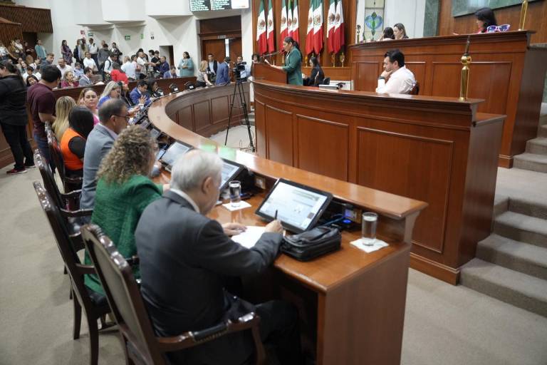 Diputados proponen regular uso de celulares en escuelas de Sinaloa