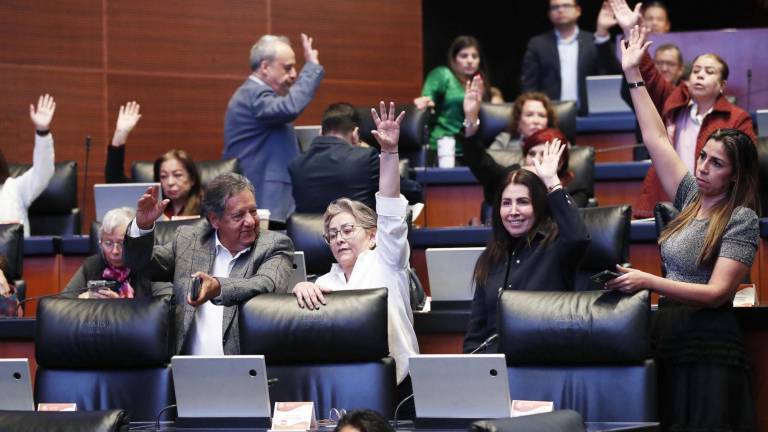 Senado aprueba la ‘Ley Silla’, reforma que obliga a empresas dar asientos a trabajadores