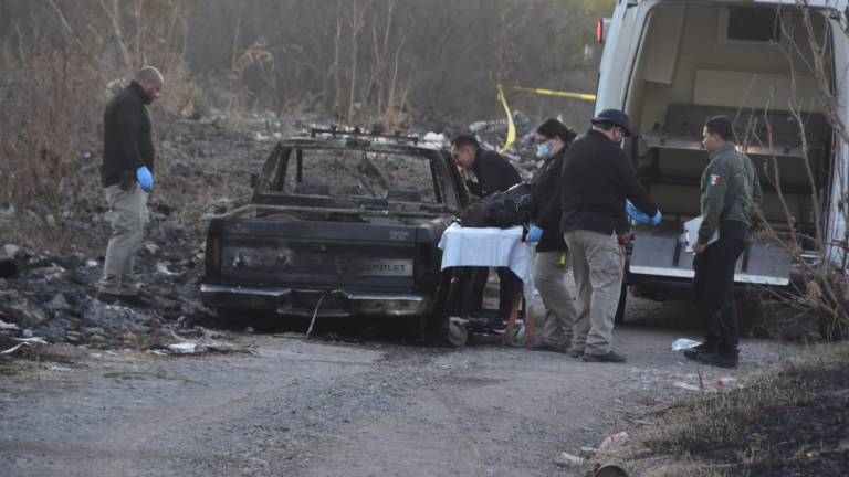 Localizan a un hombre carbonizado dentro de un vehículo quemado en Culiacán