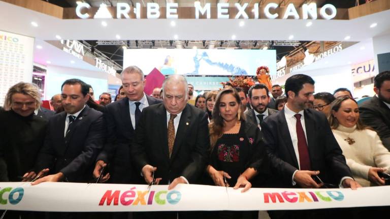 Corte de listón del pabellón de México en FITUR 2024.