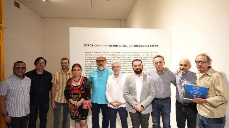 Funcionarios de gobierno e invitados especiales inauguran la edición 22 de la Exposición del Premio Antonio López Sáenz, esta vez en Culiacán.