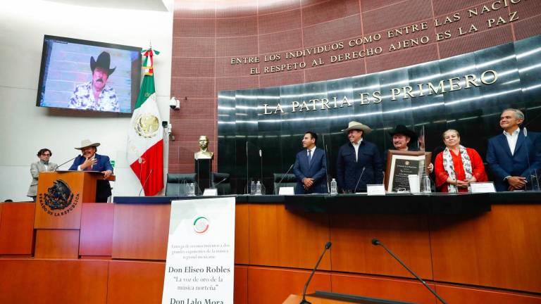 La Cámara de Senadores otorga reconocimientos a Eliseo Robles y Lalo Mora por su trayectoria en el género norteño.