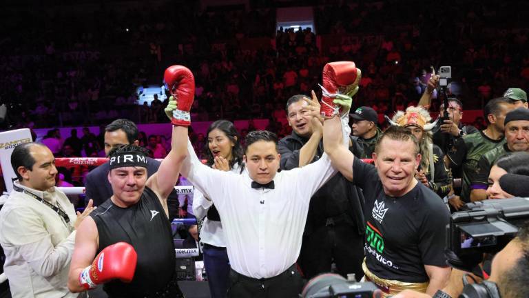 Chávez y ‘Travieso’ reviven la nostalgia del boxeo mexicano en Puebla.