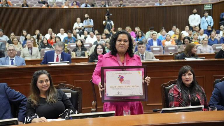 Yanett Miranda Castro Medina recibió este martes el Premio a la Mujer Rural Sinaloense.