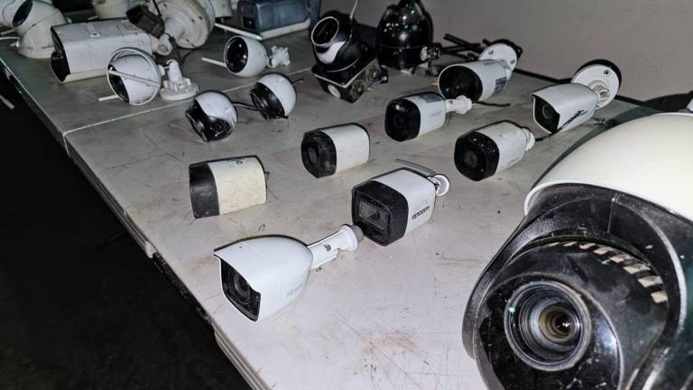 Fueron retiradas 25 cámaras de videovigilancia instaladas de manera clandestina en distintas colonias de Culiacán.
