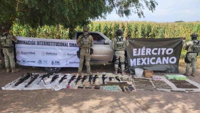 Arsenal y vehículo asegurados por el Ejército en Navolato quedaron a disposición de la autoridad.