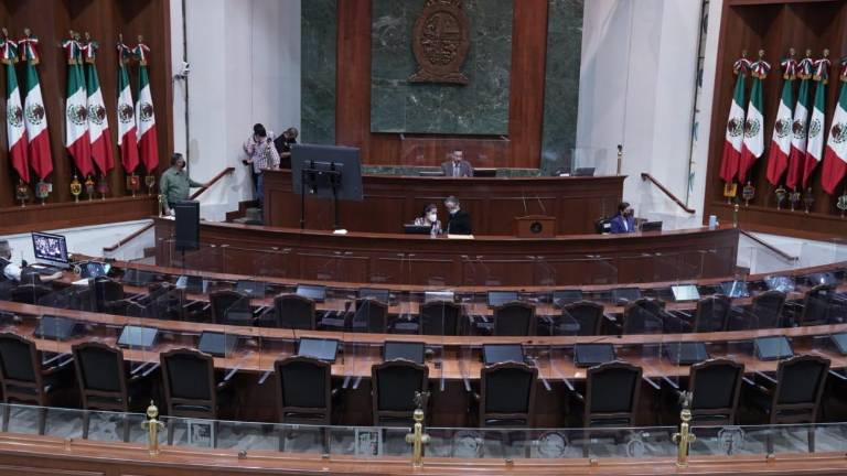 En sesión del Congreso se reconoció trabajo de enfermeras.