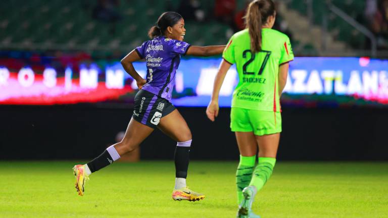 Taiwo Lawal anotó en par de ocasiones por las Cañoneras.