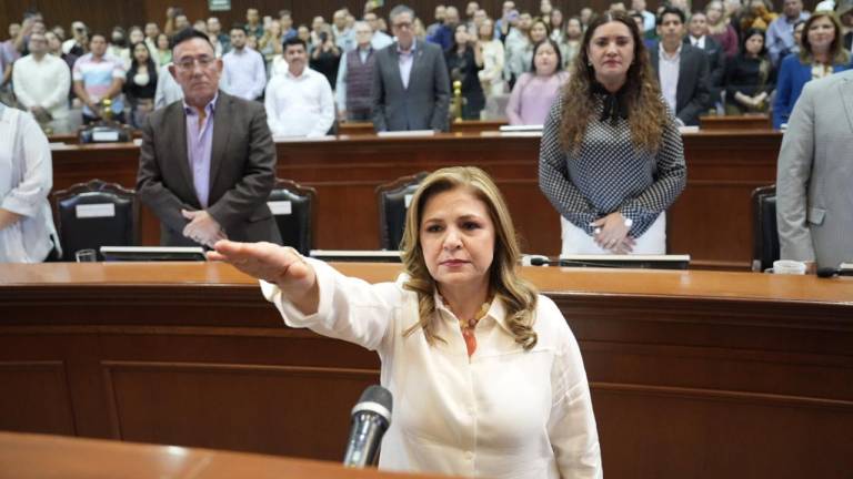 Emma Guadalupe Félix Rivera rinde protesta para un segundo período al frente de la Auditoría Superior del Estado.