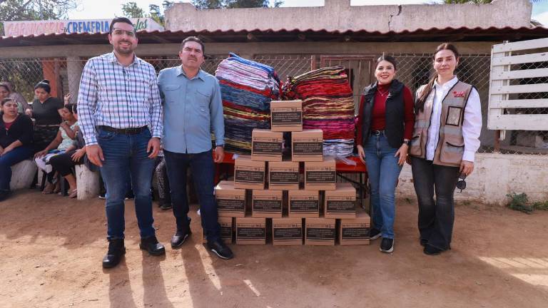 En total se repartieron 90 despensas y 180 cobijas a 90 familias de la localidad.