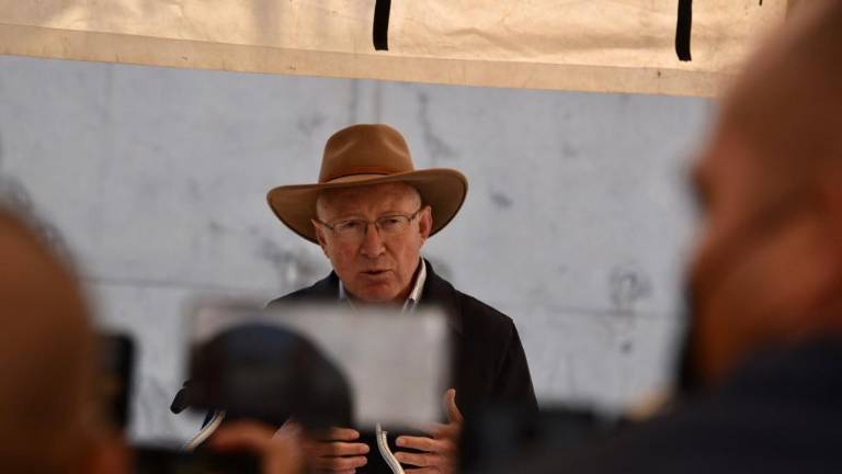 Ken Salazar, ex Embajador de Estados Unidos en México, publicará un libro de memorias donde habla de su estancia en México.