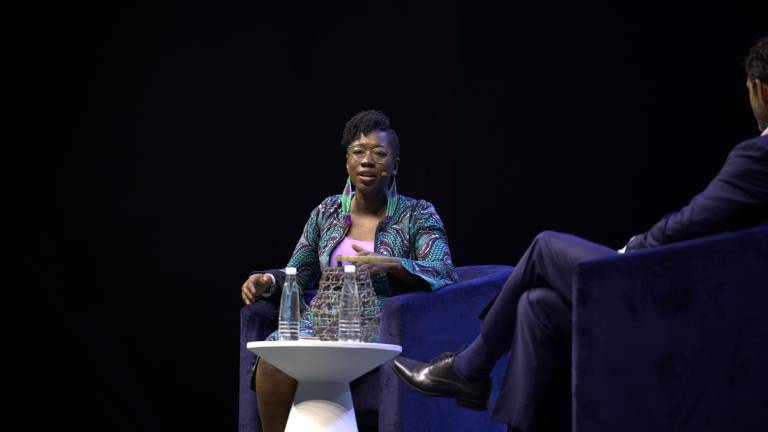 Joy Buolamwini es experta en inteligencia artificial y habla de los sesgos que se han presentado con su implementación.