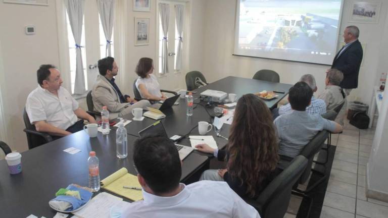 Empresarios de Mazatlán en reunión con homólogos suizos y representantes de la Embajada Suiza en México.