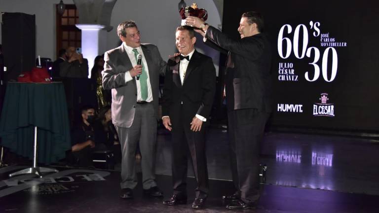 Julio César Chávez fue festejado como rey.