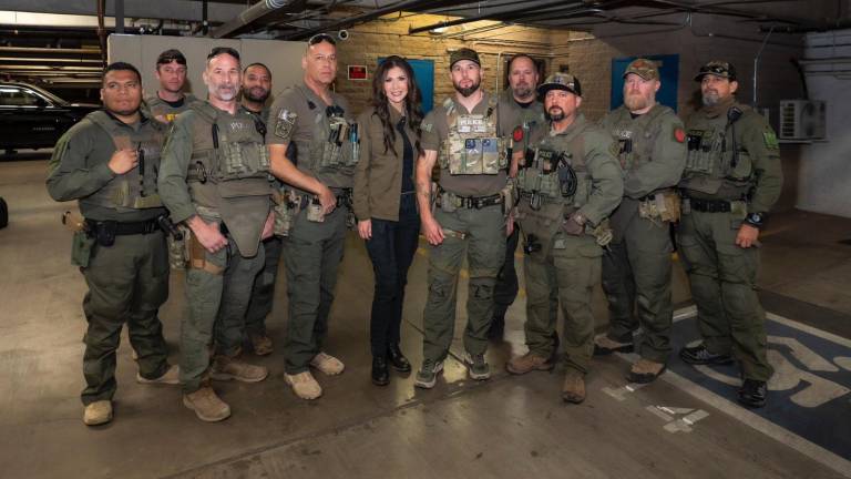 El Departamento de Seguridad Nacional de Estados Unidos afirma que los cárteles de la droga ofrece recompensas para asesinar a sus agentes.