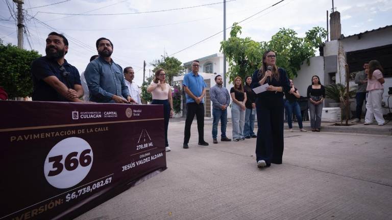 La Alcaldesa Ana Miriam Ramos encabezó la entrega de la pavimentación de la avenida Segunda, en la colonia Jesús Valdez Aldana, al sur de Culiacán.