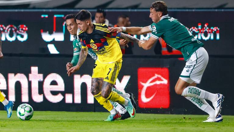 América ligó triunfos en el torneo y pelea palmo a palmo por un lugar en la liguilla.