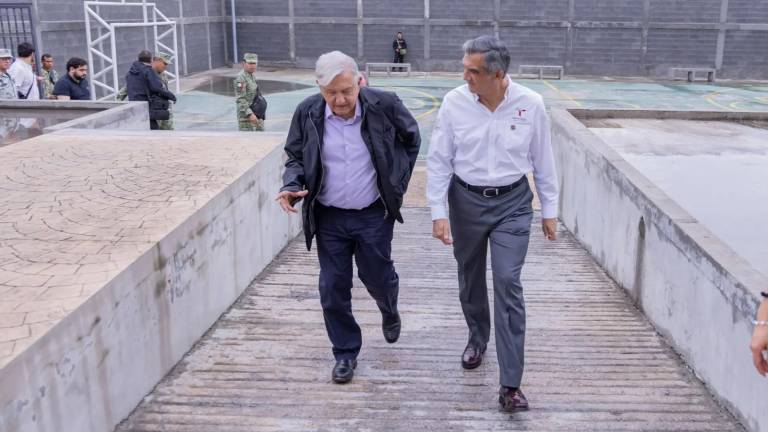 En su visita a Tamaulipas, el Presidente Andrés Manuel López Obrador es acompañado por el Gobernador Américo Villarreal.