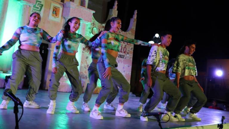 El tema de este festival es el Encuentro de Danza de Baile Moderno donde participaron varios grupos artísticos.