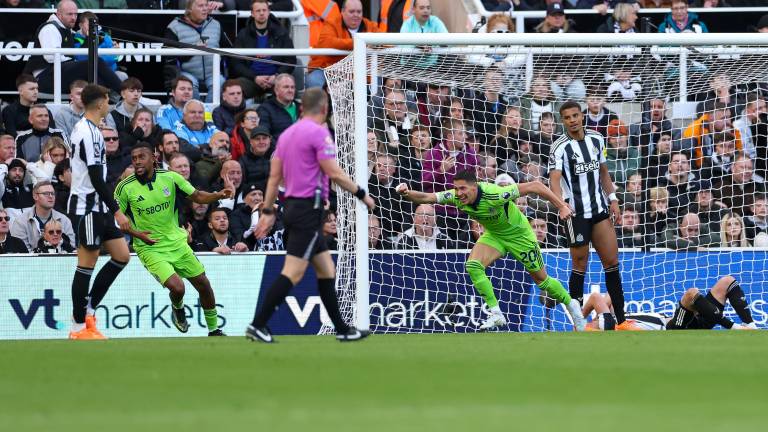 Newcastle derrota al Fulham.