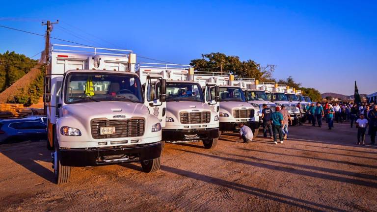 Recibe Mazatlán 15 nuevos camiones recolectores de basura