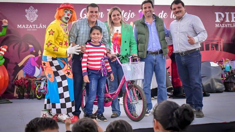 Gobierno municipal realiza fiesta por el Día de Reyes a niñas y niños en Pradera Dorada.