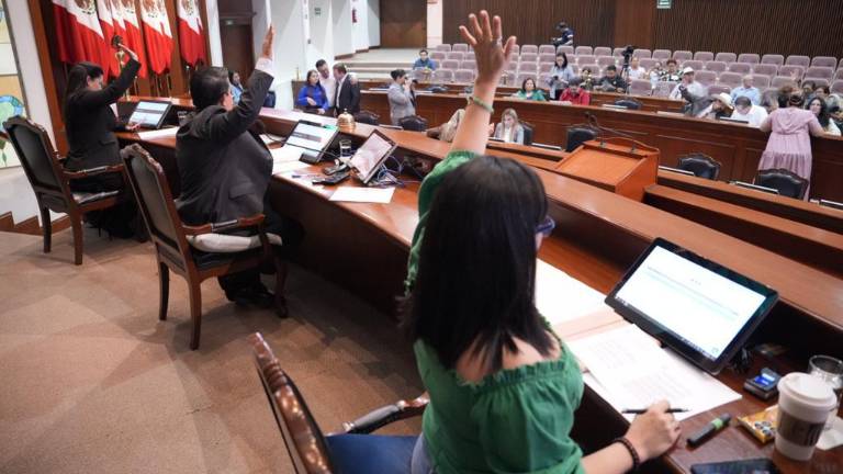 Las sanciones serán para quien realice, imparta, aplique, obligue o financie cualquier tipo de tratamiento o practica.