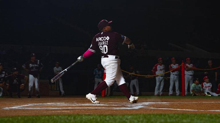 Andrés Juárez saca su poder que le viene de herencia.