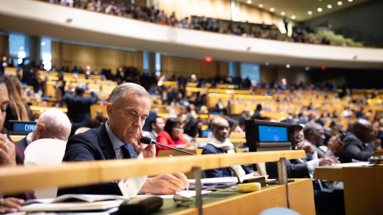 Mark Carney reconoció durante una entrevista con The New York Times que su gobierno analizó el riesgo de una eventual acción militar estadounidense contra Canadá.
