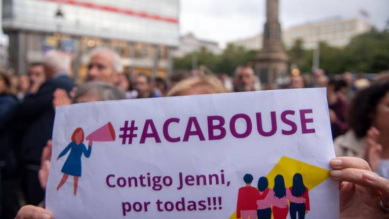 Protestan en España por caso Luis Rubiales, a quien piden renuncie