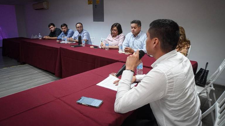 Autoridades del DIF Bienestar Culiacán se reunieron con representantes de sindicaturas para coordinar programas y servicios sociales.