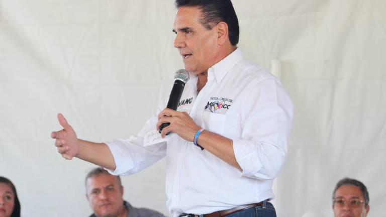 La Interpol activó una ficha roja para localizar al ex Gobernador de Michoacán Silvano Aureoles Conejo.