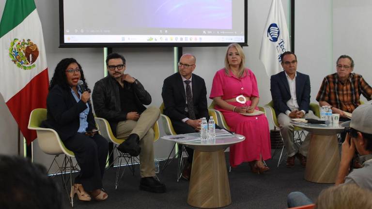 Líderes empresariales, académicos y representantes de organismos civiles encabezan el evento.