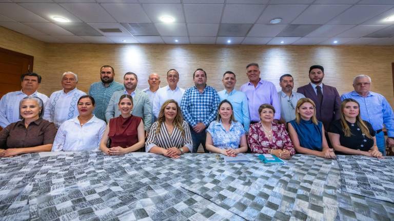 La Gobernadora interina Yeraldine Bonilla Valverde sostuvo un reunión con alcaldes y alcaldesas.