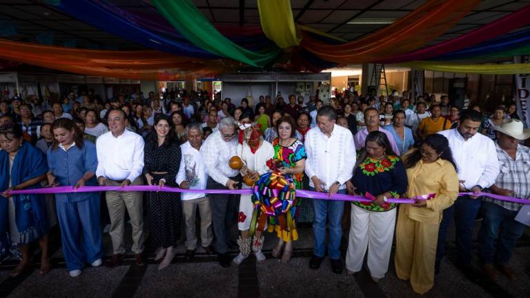 El Gobierno de Sinaloa entrega apoyos para actividades productivas a comunidades indígenas.