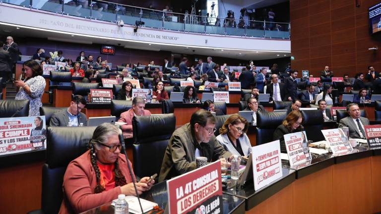 El pleno del Senado aprobó por unanimidad en lo general la reforma para reducir la jornada laboral a 40 horas semanales de manera gradual.