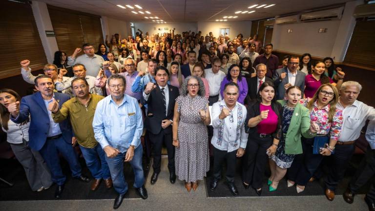 Autoridades y alumnos celebraron el 44 aniversario de la Facultad de Filosofía y Letras de la Universidad Autónoma de Sinaloa.
