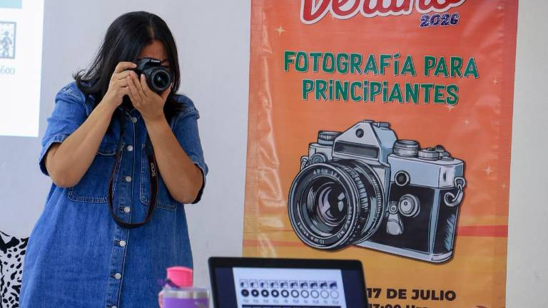 Susana Medina es la encargada de impartir el taller de fotografía.