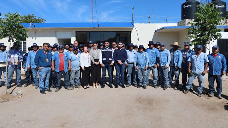 Trabajadores operativos y administrativos recibieron nuevo equipamiento para desempeñar sus labores con mayor seguridad y comodidad.