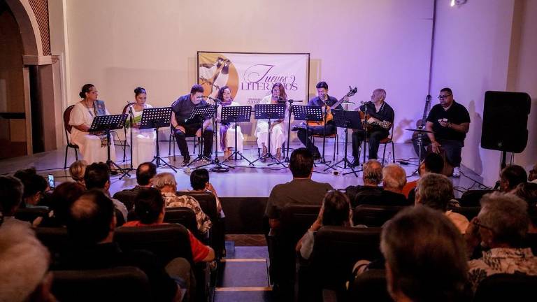 Los Jueves Literarios son encuentros donde la palabra artística se comparte, se siente y se celebra en comunidad.