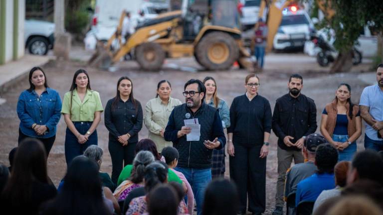El Presidente Municipal dio el banderazo de inicio para la pavimentación de la calle 7 de Septiembre en la colonia 16 de Septiembre y de la avenida Segunda en la colonia Jesús Valdés Aldama.