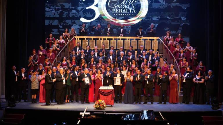 Celebra el Coro Ángela Peralta sus 30 años de fundación con un concierto de lujo
