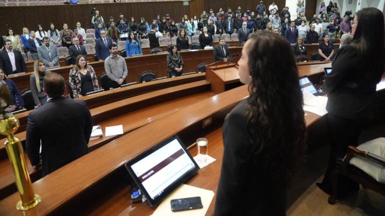 Minuto de silencio en el pleno del Congreso del Estado en honor del ex Gobernador Jesús Aguilar Padilla.